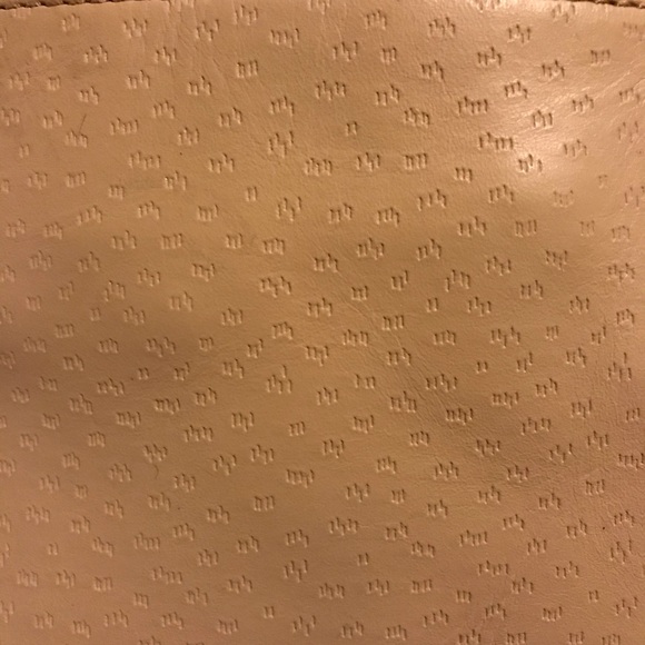 Tan Adrienne Vittadini clutch with studded strap - Picture 2 of 6